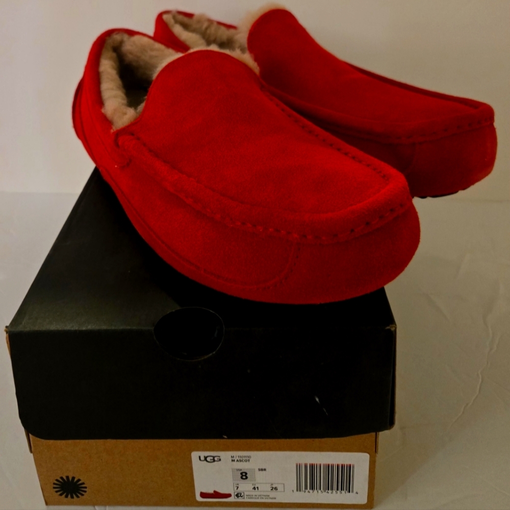 NWT UGG Mens Size 8 Red Suede Slippers